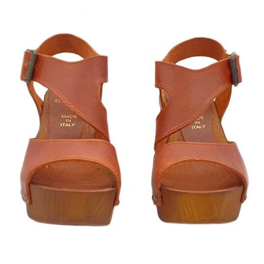 Clogs Salento Model brown color in leather with comfortable heel