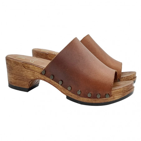 LOW BROWN CLOGS WITH WIDE LEATHER BAND