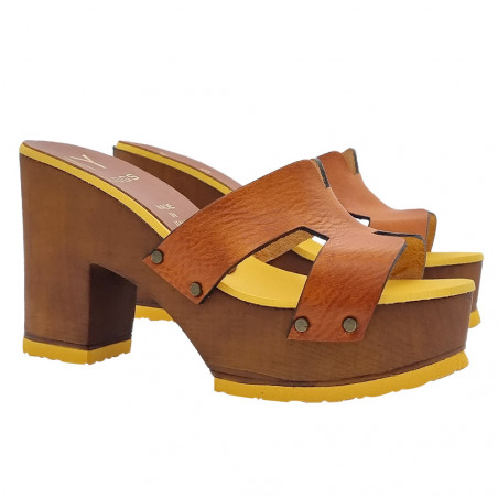 BROWN WOMEN'S CLOGS IN LEATHER WITH COMFORTABLE HEEL