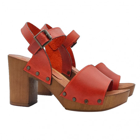 RED SANDALS WITH WIDE HEEL AND STRAP