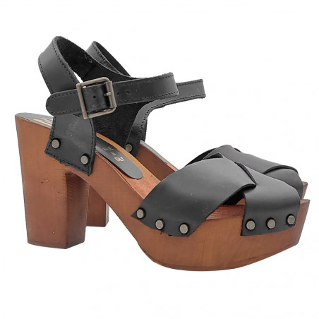 BLACK SANDALS WITH WIDE CROSSED BANDS AND STRAP