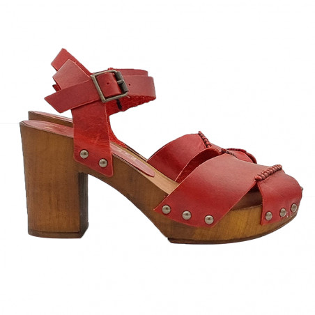 RED SANDALS WITH CROSSED BANDS AND 8 CM HEEL