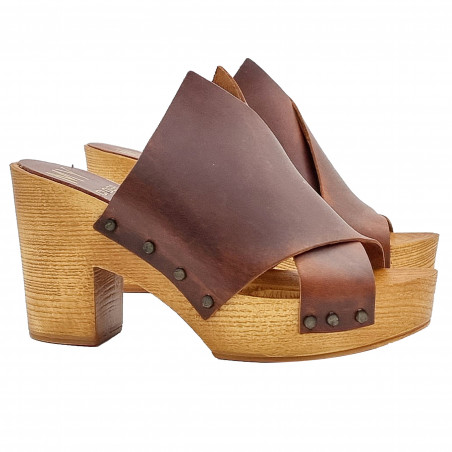 COMFORTABLE MULES IN BROWN LEATHER WITH CROSSED BANDS