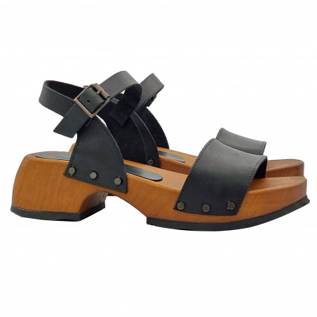 COMFORTABLE SANDALS WITH BLACK BAND AND LOW HEEL