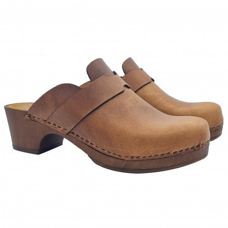 BROWN DUTCH CLOGS WITH LOW HEEL