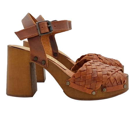 BROWN CLOGS WITH BRAIDED BAND AND STRAP