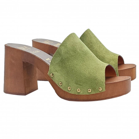COMFORTABLE CLOGS IN GREEN SUEDE
