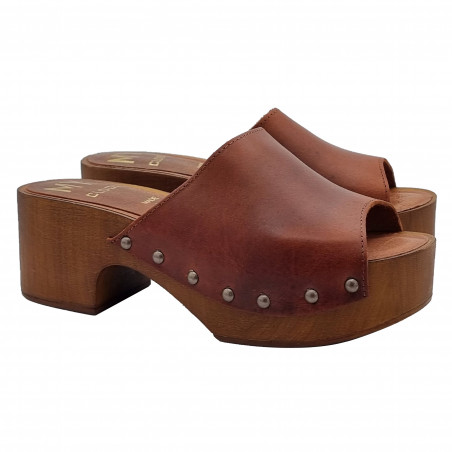 MULES IN BROWN LEATHER WITH MEDIUM HEEL