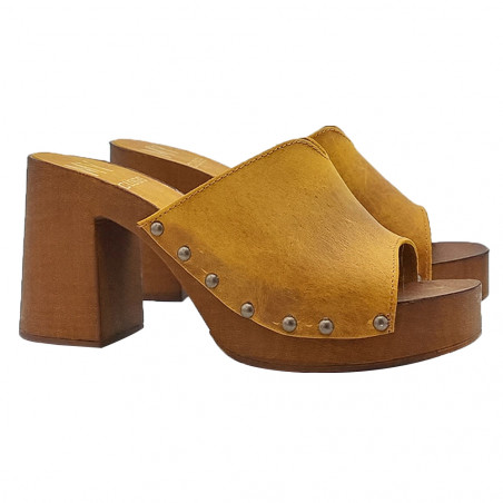 OCHER-COLORED CLOGS WITH 8.5 CM COMFORTABLE HEEL